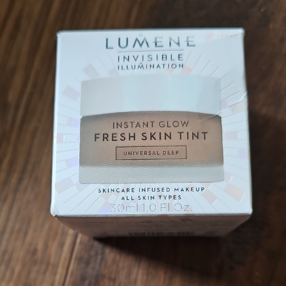 Lumene Invisible Illumination Fresh Skin Tint - Universal Deep